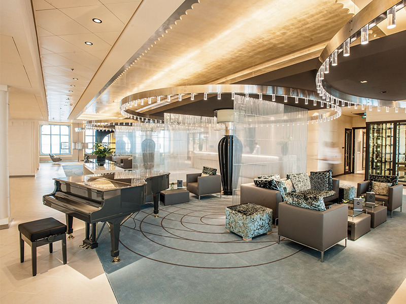 EUROPA 2 atrium
