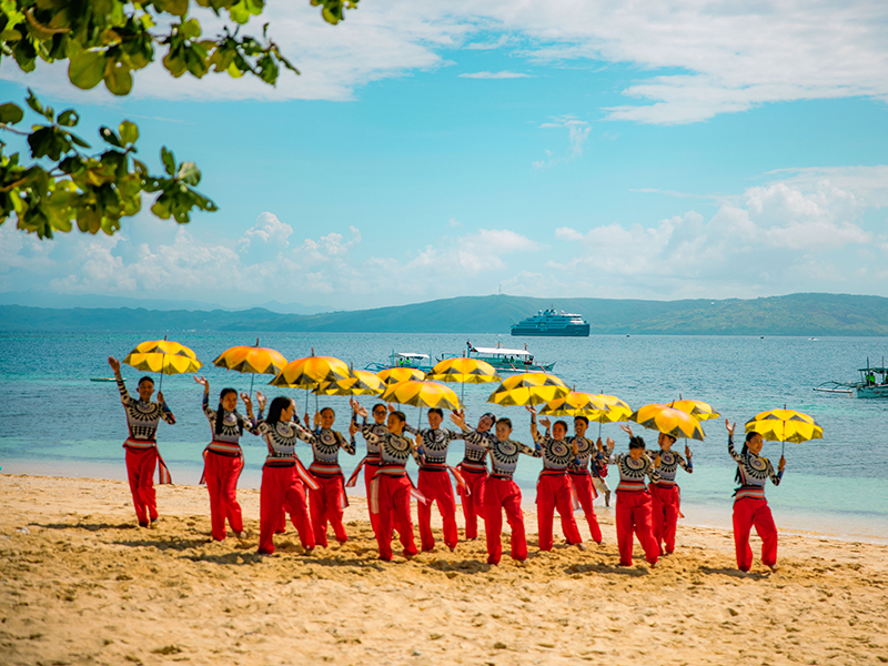 Colourful reception for visitors on the beach