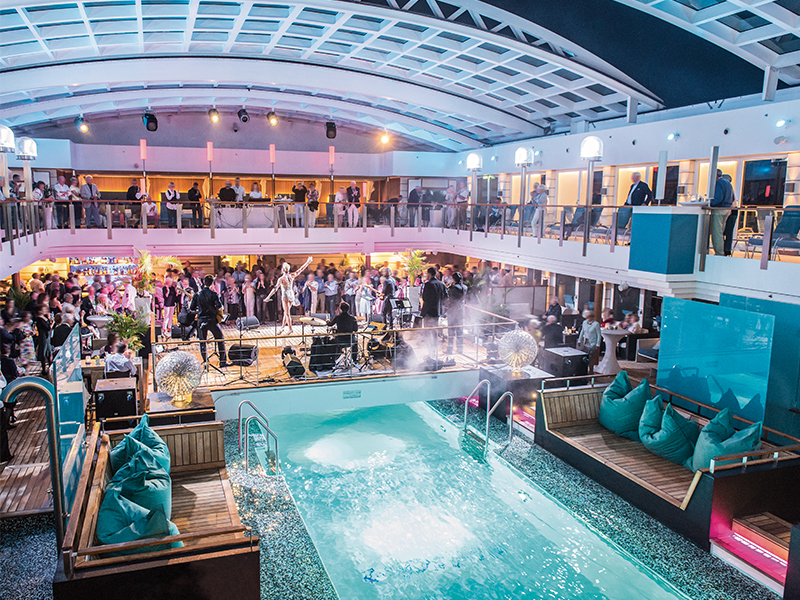 EUROPA 2 pool party
