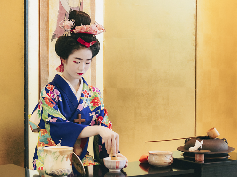 Geisha making cuisine - Image courtesy of PONANT